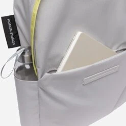 Horizn Studios Shibuya Daypack M Light Quartz Grey / Glossy Lemon 16 Horizn Studios Shibuya Daypack M Light Quartz Grey / Glossy Lemon -Samsoni Koffers Winkel image 1666